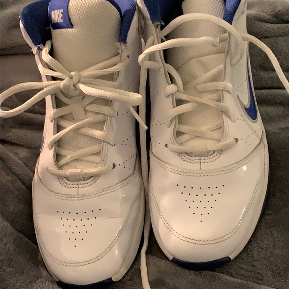White and blue nike - Picture 2 of 5